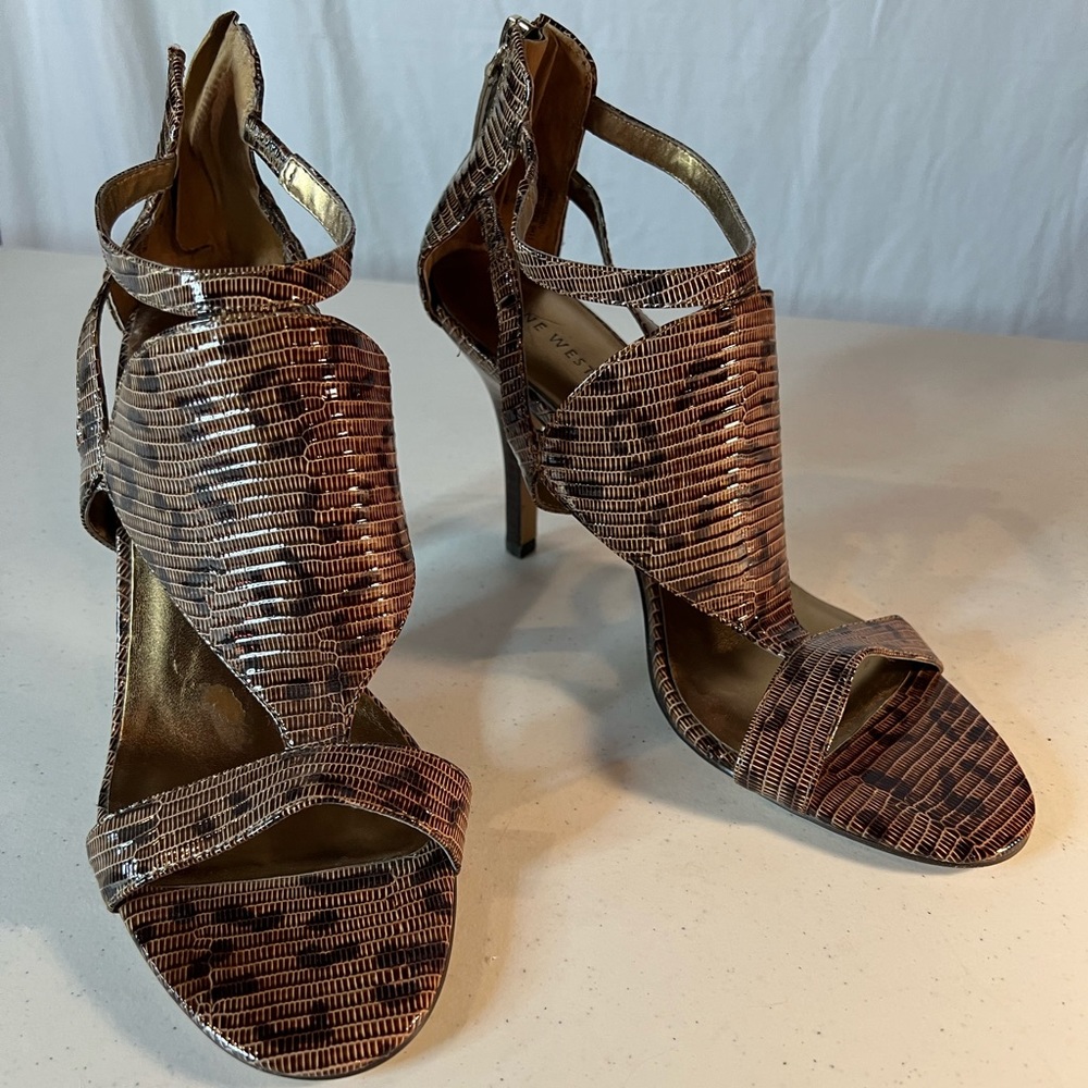 NINE WEST T-Strap sandals. Size 9
